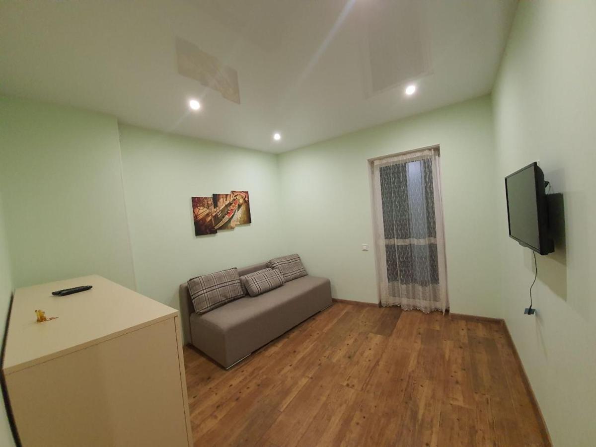 Avalon На Чорновола Apartamento Leópolis Exterior foto